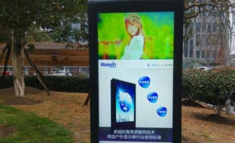 戶外高亮屏單體廣告機有哪些功能特點？